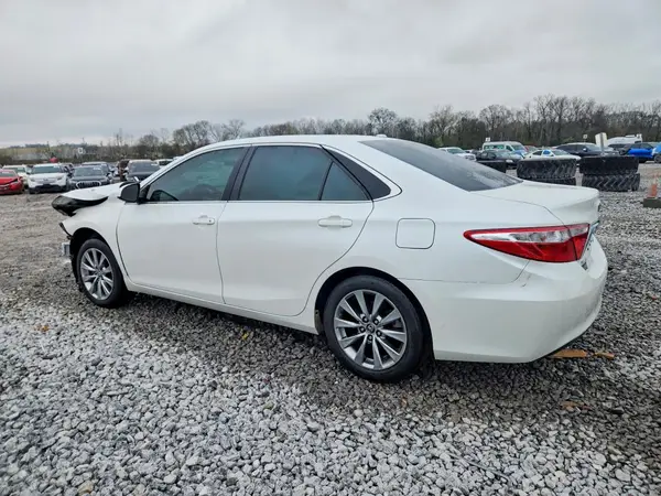 4T1BF1FK4GU236011 2016 TOYOTA CAMRY - Image 2