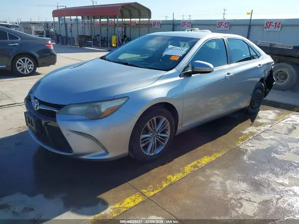 4T1BF1FK4GU237675 2016 TOYOTA CAMRY - Image 2