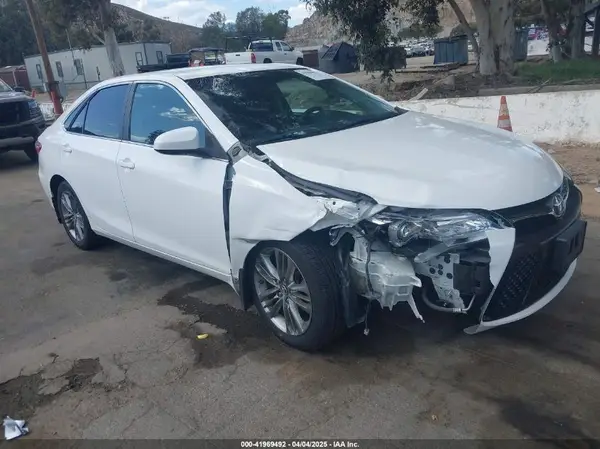 4T1BF1FK4GU238700 2016 TOYOTA CAMRY - Image 1