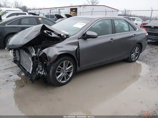 4T1BF1FK4GU244318 2016 TOYOTA CAMRY - Image 2