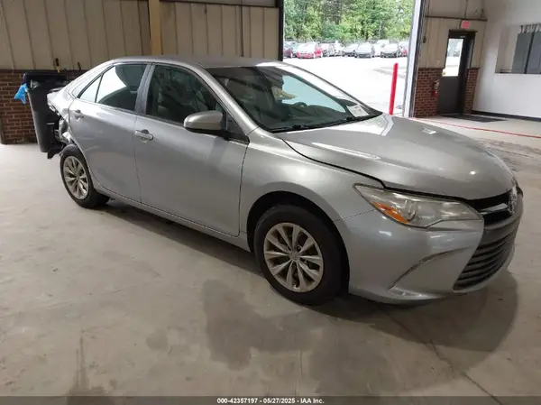 4T1BF1FK4GU251026 2016 TOYOTA CAMRY - Image 1