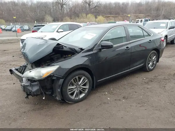 4T1BF1FK4GU251883 2016 TOYOTA CAMRY - Image 2
