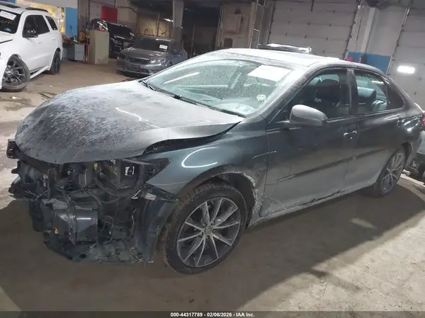 4T1BF1FK4GU251902 2016 TOYOTA CAMRY - Image 2