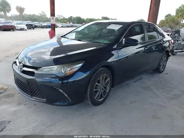 4T1BF1FK4GU256064 2016 TOYOTA CAMRY - Image 2