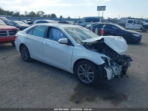 4T1BF1FK4GU256243 2016 TOYOTA CAMRY - Image 1