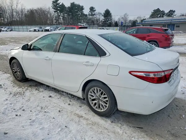 4T1BF1FK4GU260681 2016 TOYOTA CAMRY - Image 2