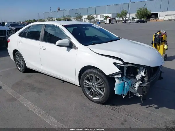 4T1BF1FK4GU264679 2016 TOYOTA CAMRY - Image 1