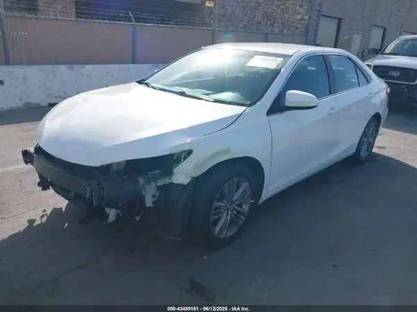 4T1BF1FK4GU264679 2016 TOYOTA CAMRY - Image 2