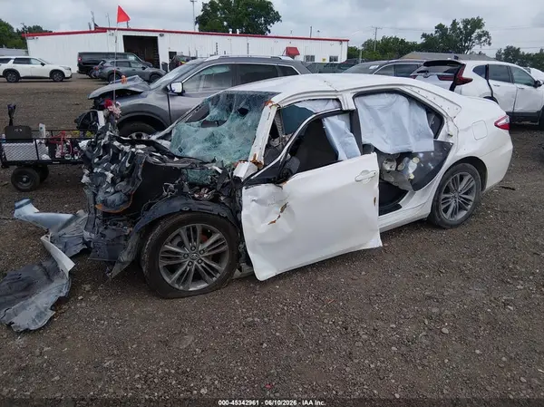 4T1BF1FK4GU264701 2016 TOYOTA CAMRY - Image 2