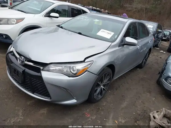 4T1BF1FK4GU505785 2016 TOYOTA CAMRY - Image 2