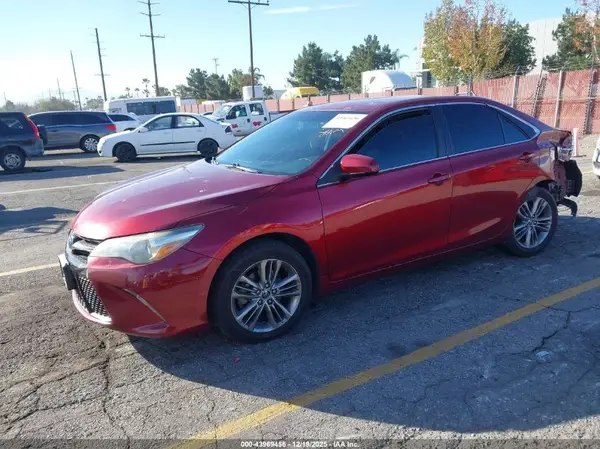 4T1BF1FK4GU515698 2016 TOYOTA CAMRY - Image 2