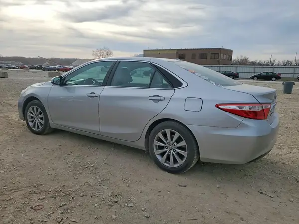 4T1BF1FK4GU519637 2016 TOYOTA CAMRY - Image 2
