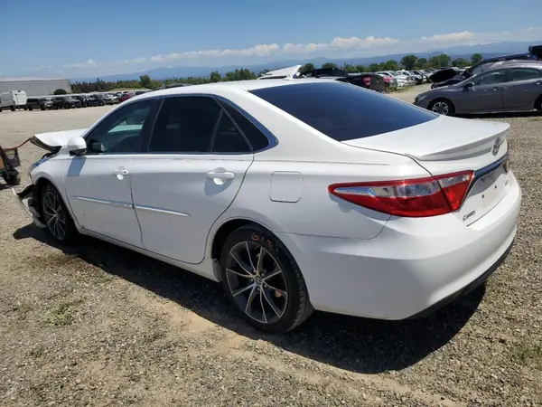 4T1BF1FK4GU521131 2016 TOYOTA CAMRY - Image 2