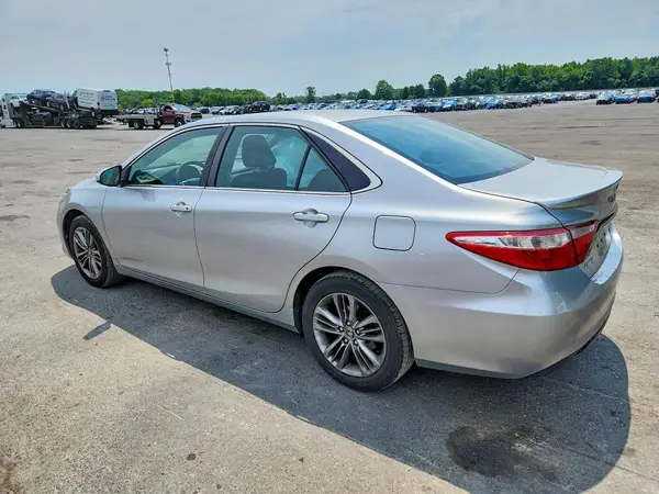 4T1BF1FK4GU527348 2016 TOYOTA CAMRY - Image 2