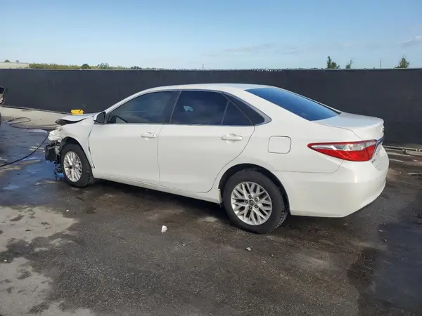 4T1BF1FK4GU527964 2016 TOYOTA CAMRY - Image 2