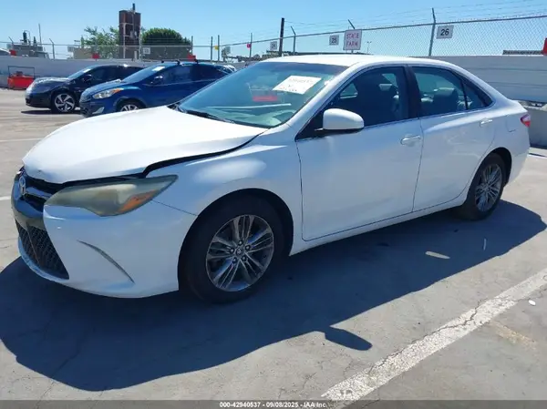 4T1BF1FK4GU542822 2016 TOYOTA CAMRY - Image 2