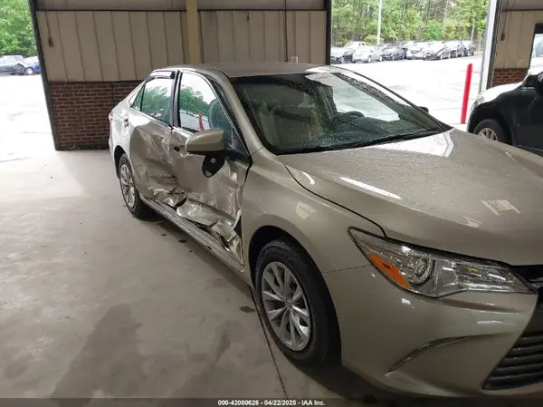 4T1BF1FK4GU543582 2016 TOYOTA CAMRY - Image 1