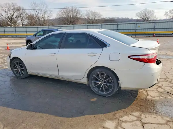 4T1BF1FK4GU547891 2016 TOYOTA CAMRY - Image 2