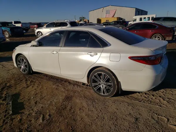 4T1BF1FK4GU548054 2016 TOYOTA CAMRY - Image 2