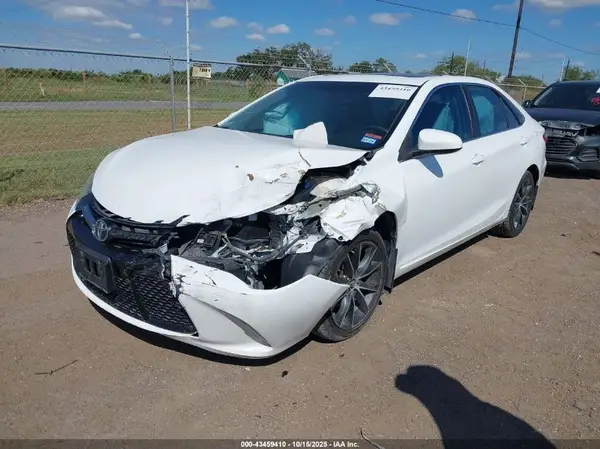 4T1BF1FK4GU553674 2016 TOYOTA CAMRY - Image 2