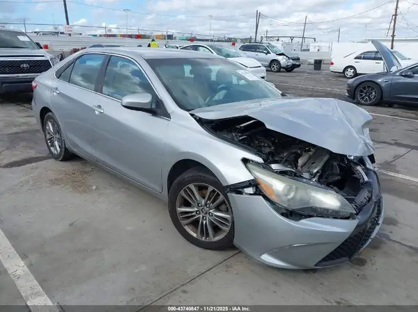 4T1BF1FK4GU558986 2016 TOYOTA CAMRY - Image 1