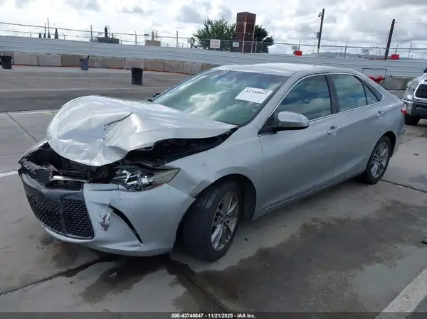 4T1BF1FK4GU558986 2016 TOYOTA CAMRY - Image 2
