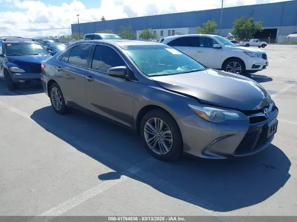 4T1BF1FK4GU562181 2016 TOYOTA CAMRY - Image 1