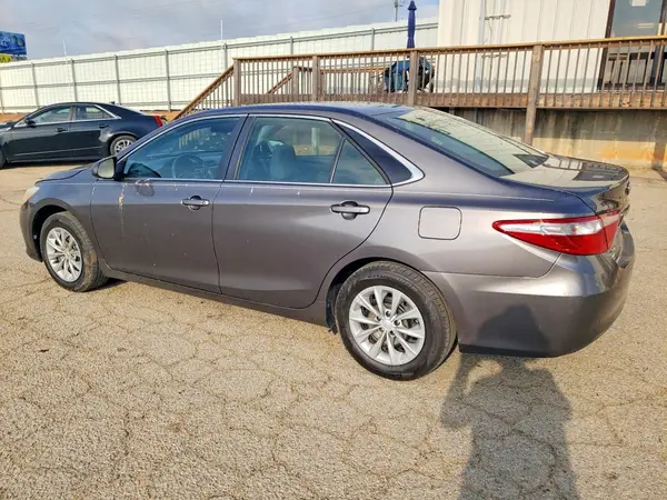 4T1BF1FK4GU562469 2016 TOYOTA CAMRY - Image 2
