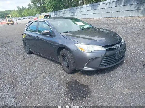4T1BF1FK4GU564173 2016 TOYOTA CAMRY - Image 1