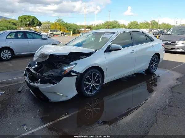 4T1BF1FK4GU570216 2016 TOYOTA CAMRY - Image 2
