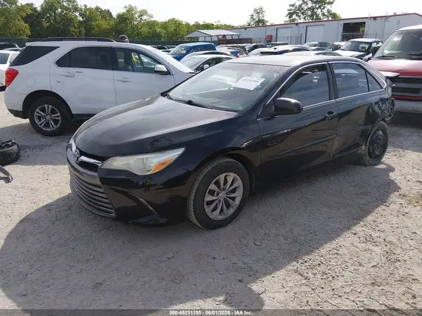 4T1BF1FK4GU570975 2016 TOYOTA CAMRY - Image 2