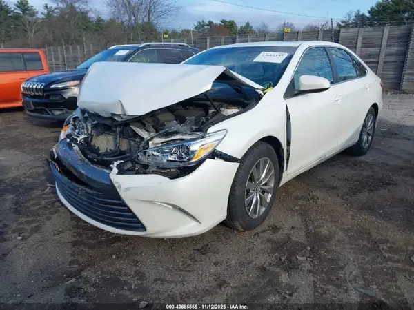4T1BF1FK4GU575027 2016 TOYOTA CAMRY - Image 2