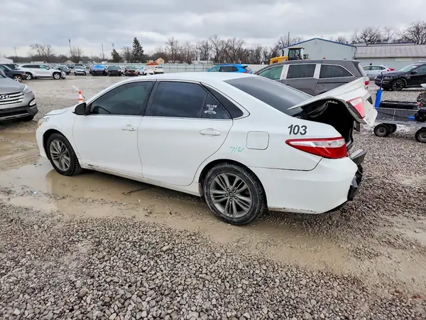 4T1BF1FK4GU575982 2016 TOYOTA CAMRY - Image 2