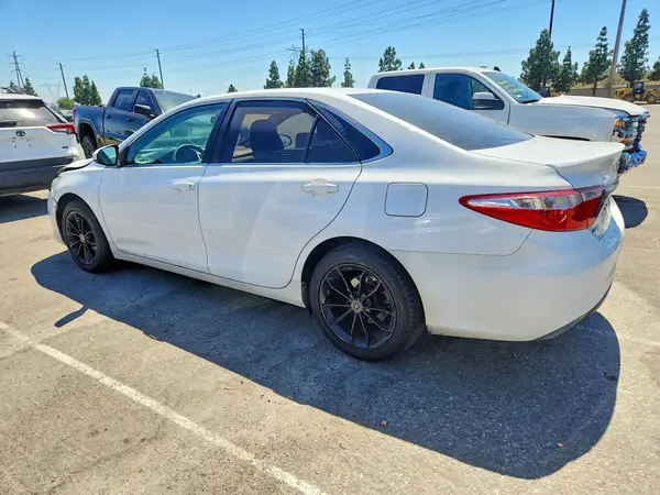 4T1BF1FK4GU577327 2016 TOYOTA CAMRY - Image 2
