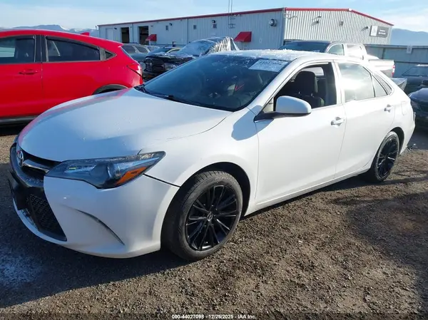 4T1BF1FK4GU578140 2016 TOYOTA CAMRY - Image 2