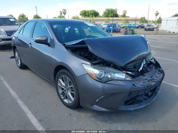 4T1BF1FK4GU578381 2016 TOYOTA CAMRY - Image 1