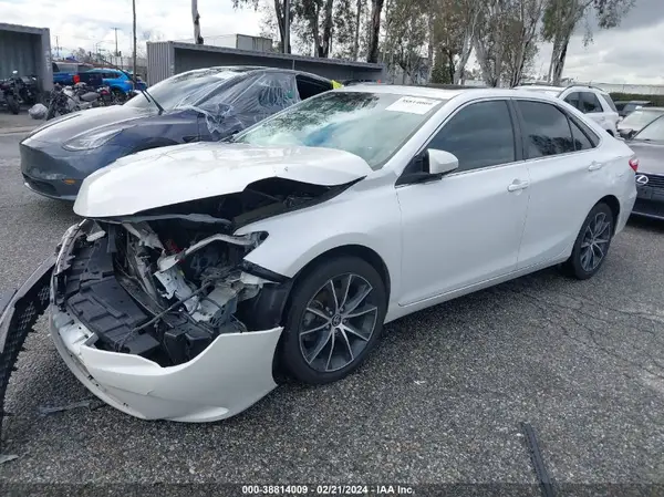 4T1BF1FK4GU586383 2016 TOYOTA CAMRY - Image 2