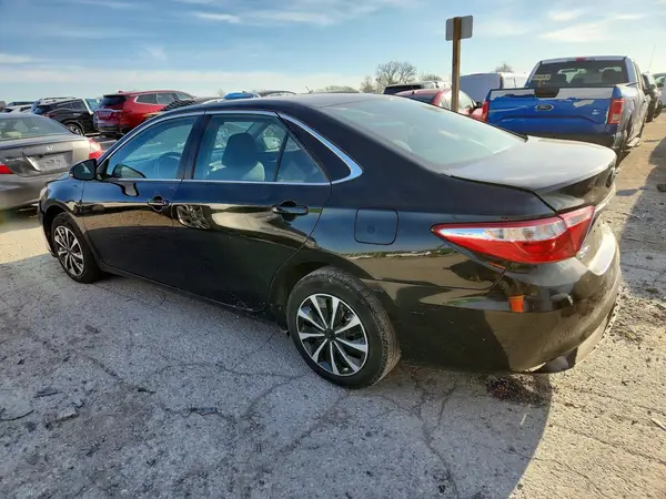 4T1BF1FK4GU587825 2016 TOYOTA CAMRY - Image 2