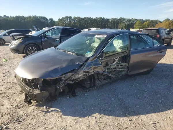 4T1BF1FK4GU604140 2016 TOYOTA CAMRY - Image 1
