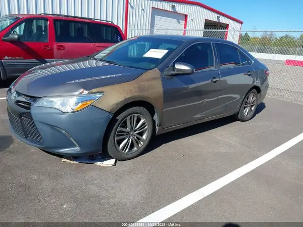 4T1BF1FK4GU604333 2016 TOYOTA CAMRY - Image 2