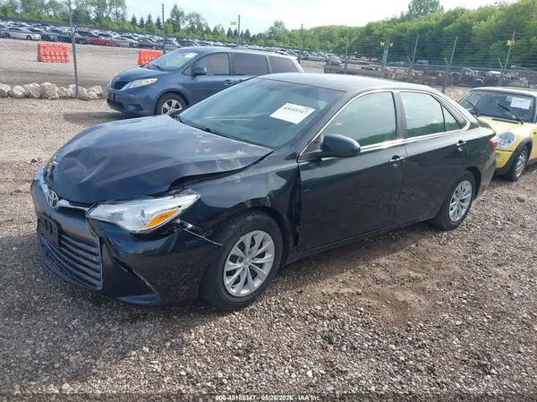 4T1BF1FK4GU604624 2016 TOYOTA CAMRY - Image 2