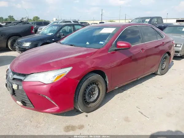 4T1BF1FK4GU605739 2016 TOYOTA CAMRY - Image 2