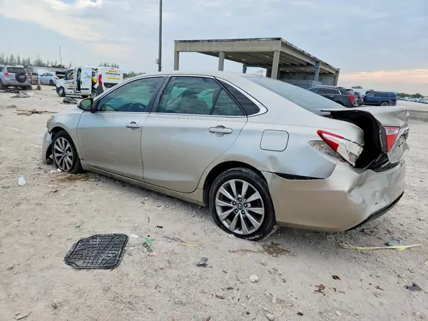4T1BF1FK4GU605983 2016 TOYOTA CAMRY - Image 2