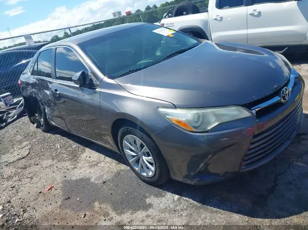 4T1BF1FK4GU607748 2016 TOYOTA CAMRY - Image 1