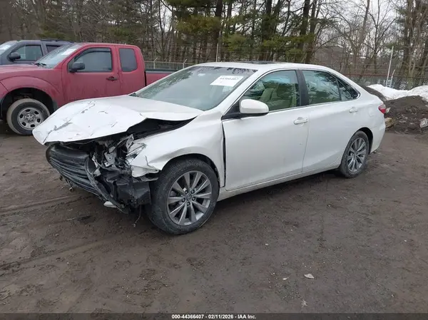 4T1BF1FK4GU607913 2016 TOYOTA CAMRY - Image 2