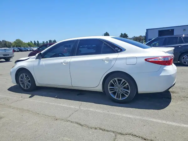 4T1BF1FK4GU608429 2016 TOYOTA CAMRY - Image 2