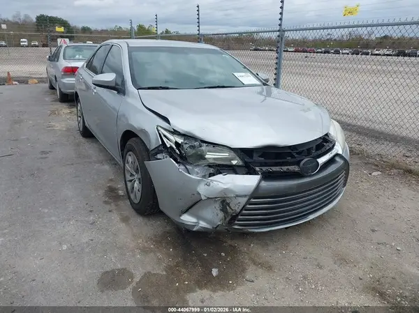 4T1BF1FK4HU271035 2017 TOYOTA CAMRY - Image 1