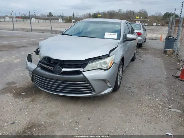 4T1BF1FK4HU271035 2017 TOYOTA CAMRY - Image 2