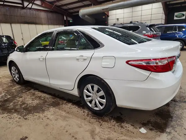 4T1BF1FK4HU271388 2017 TOYOTA CAMRY - Image 2