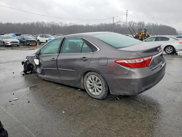 4T1BF1FK4HU271911 2017 TOYOTA CAMRY - Image 2